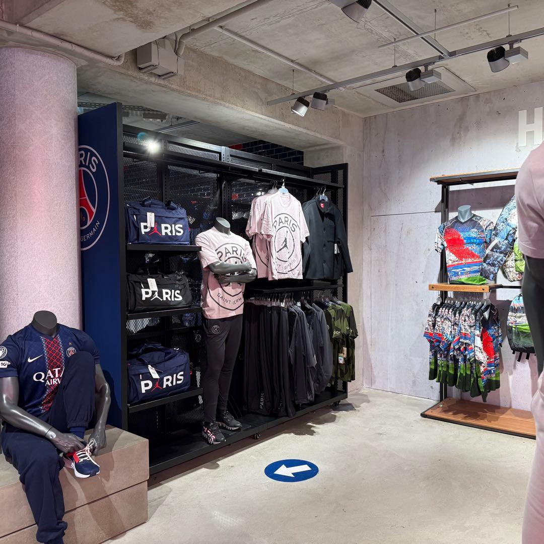 日本未発売　パリの公式ストアで購入　プレマッチシャツ 4th L 23-24