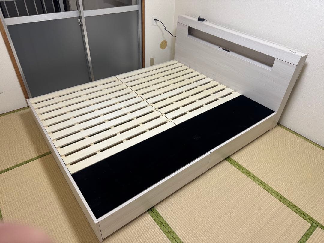 新品　インテリア岩永　ダブルサイズ　ベッドフレーム