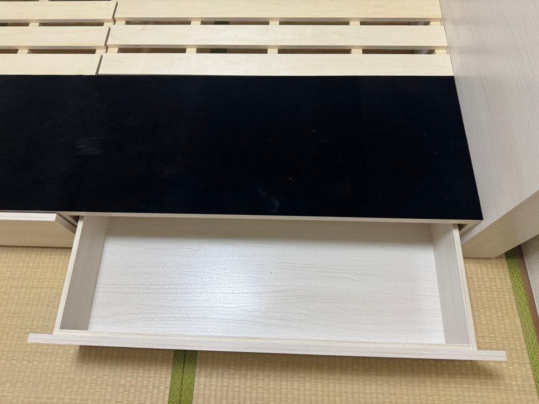 新品　インテリア岩永　ダブルサイズ　ベッドフレーム