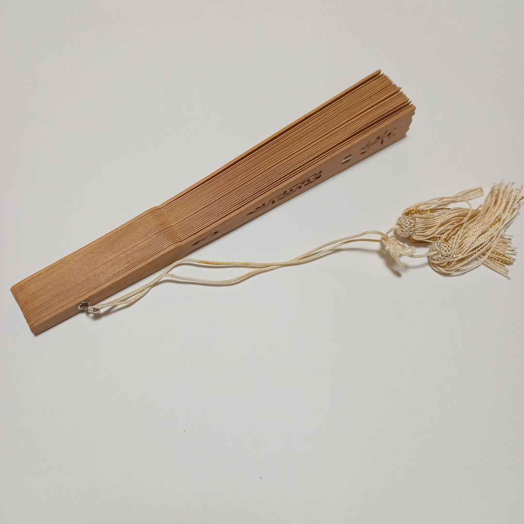 【宮脇賣扇庵】透かし彫り 白檀扇 扇子　日本舞踊　おしゃれ　綺麗　上品　格安