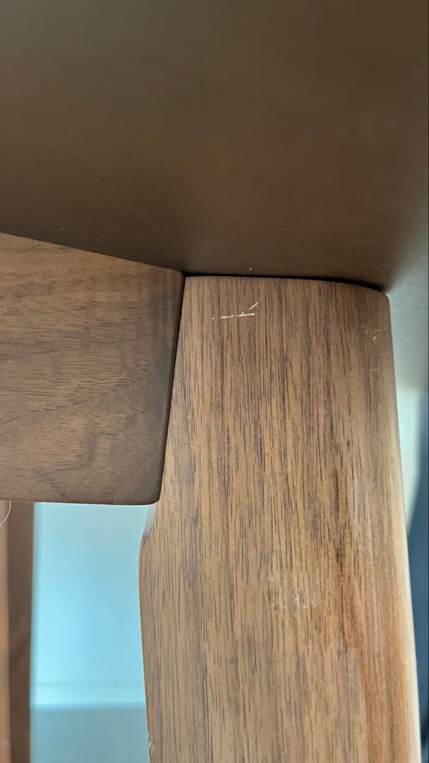 【a.】円形ダイニングテーブル ＜直径約110cm＞