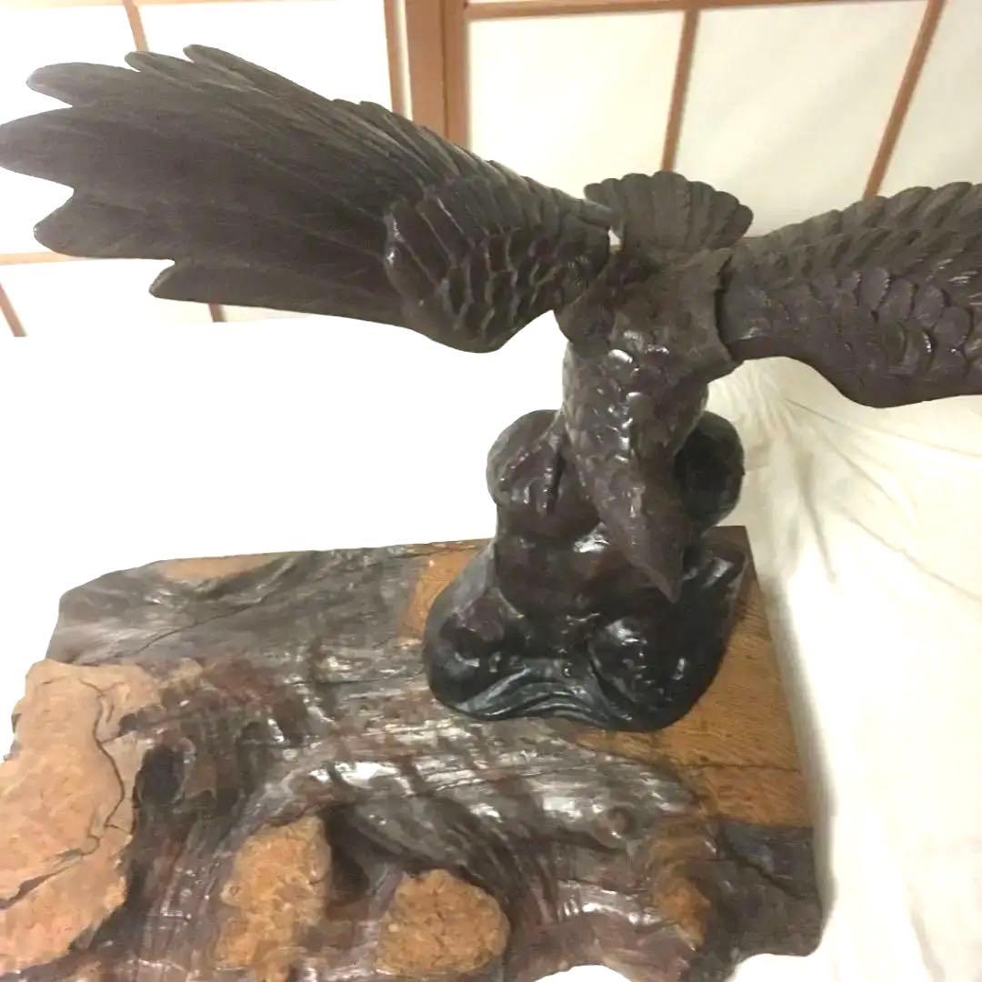 鷹の置物