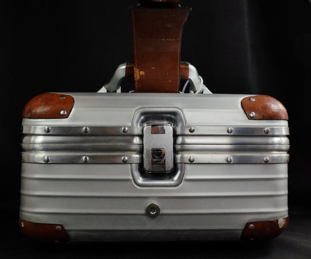 リモワ トパーズ『ASSIMA』ALビューティケース 17L【LTD/激レア】