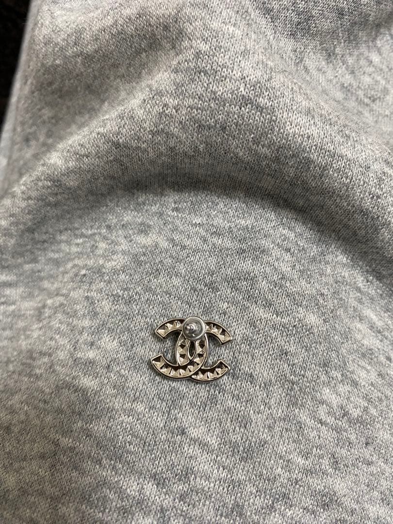 CHANEL シルバー ロゴピアス