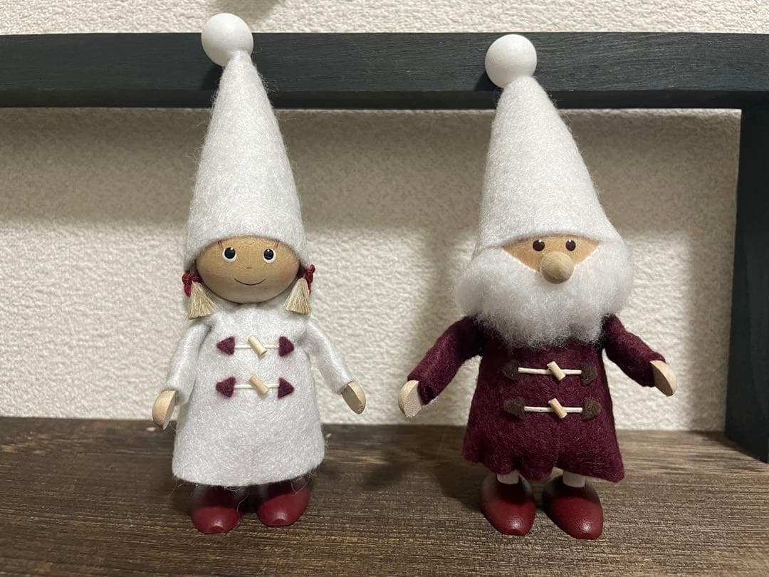 ノルディカニッセ　ダッフルコートを着たサンタと女の子