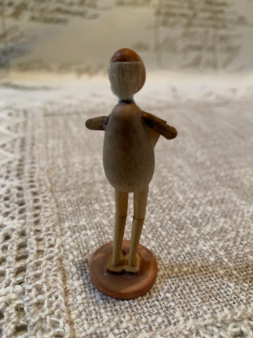 ドイツ製　木製人形　エルツ地方の珍しいユニークな文学者のお人形なんか可愛いです！