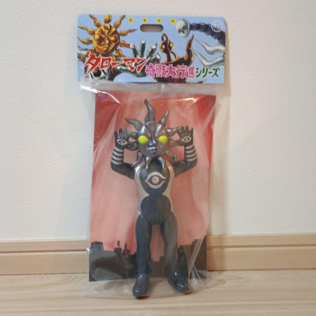 【新品未開封】超復刻版タローマンソフビ人形 ブラックタローマン