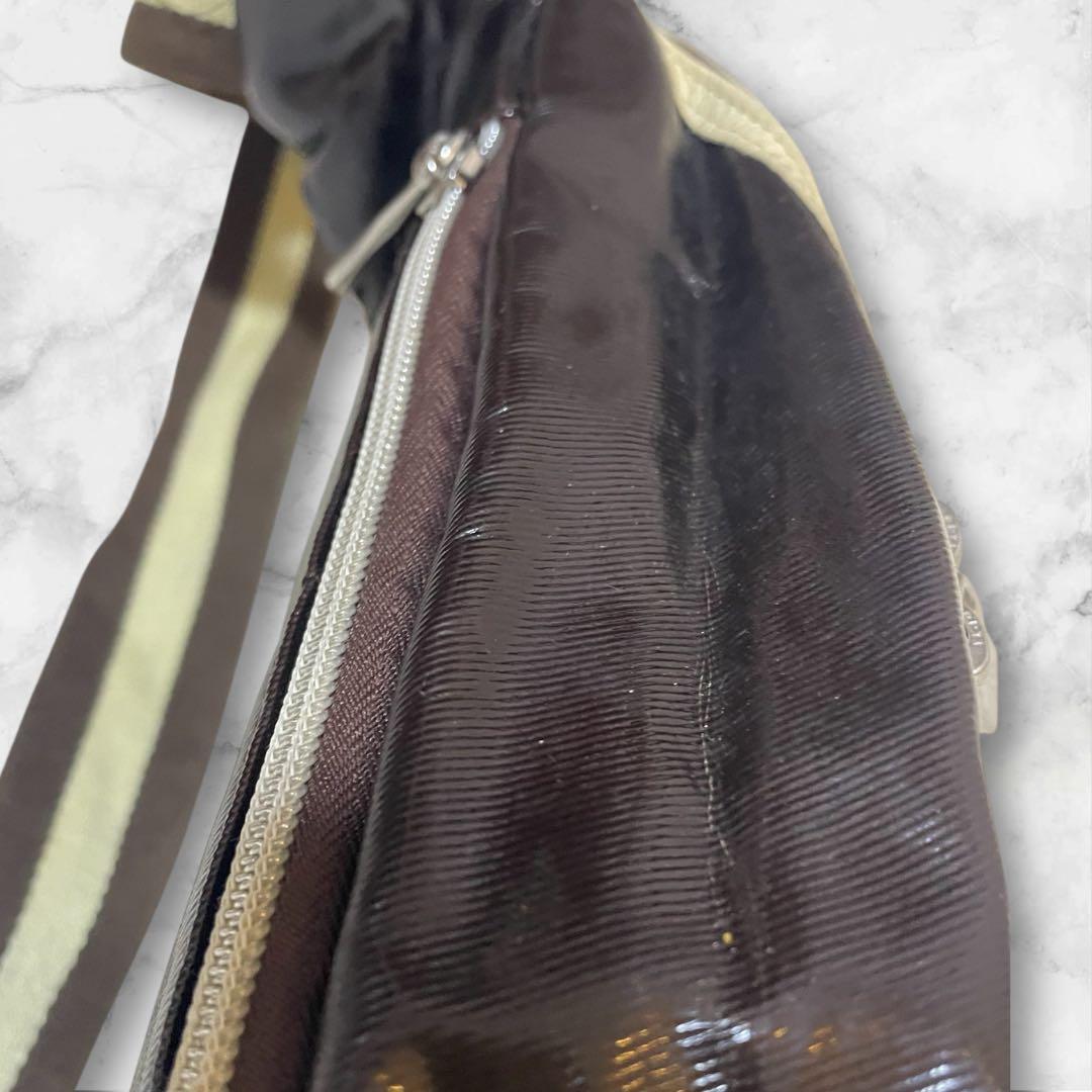 【美品】Orobianco ボディバッグ 黒/アイボリー