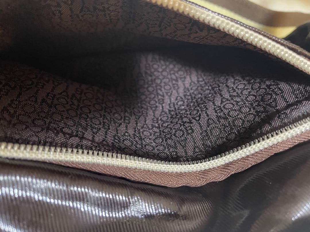 【美品】Orobianco ボディバッグ 黒/アイボリー