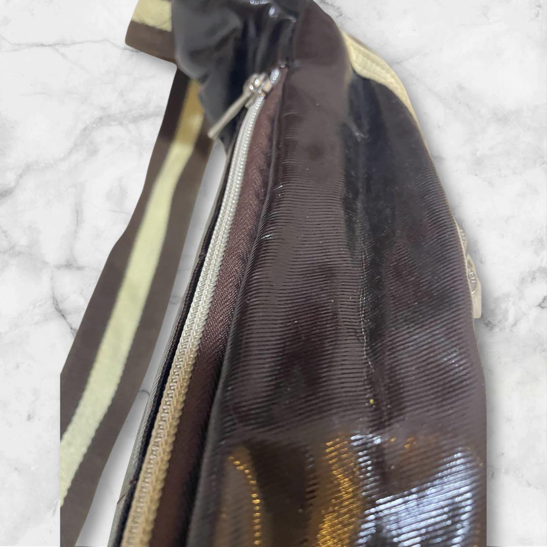 【美品】Orobianco ボディバッグ 黒/アイボリー