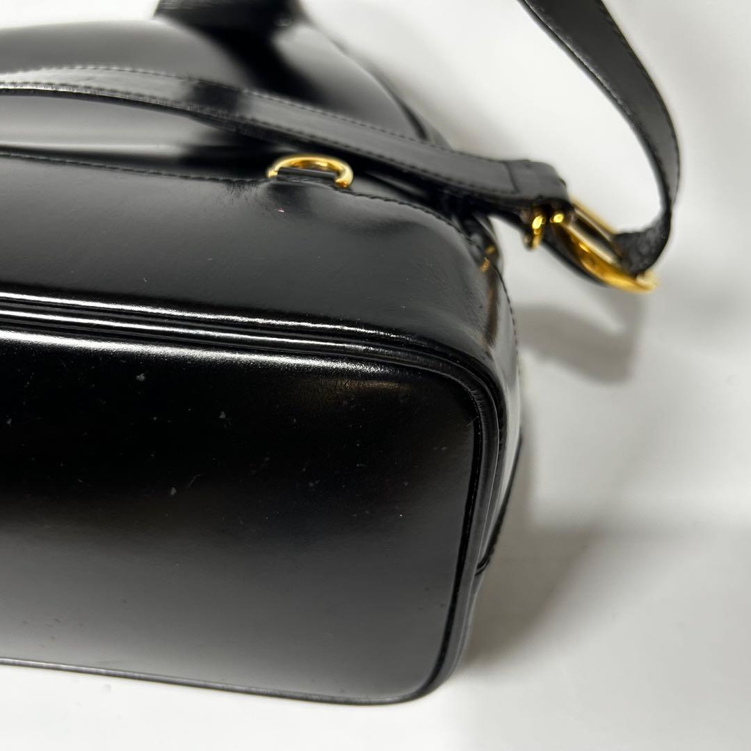 【良品】 GUCCI バンブー エナメル ボディーバッグ ロゴ型押し 黒 OLD