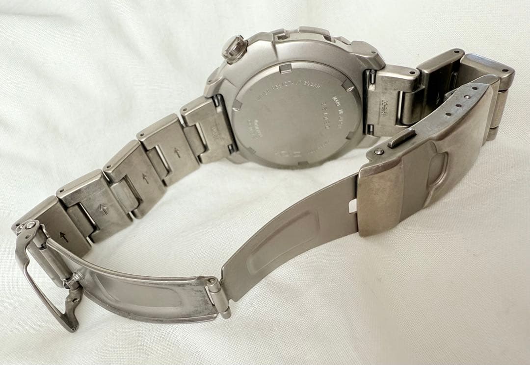 SEIKO 8F56-0070 チタン20気圧防水 日本製 廃盤モデル