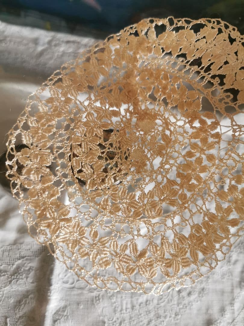 アンティークイタリア マルチーズレース 黄金色の絹糸ボビン編 ≒19㎝ドイリーδ