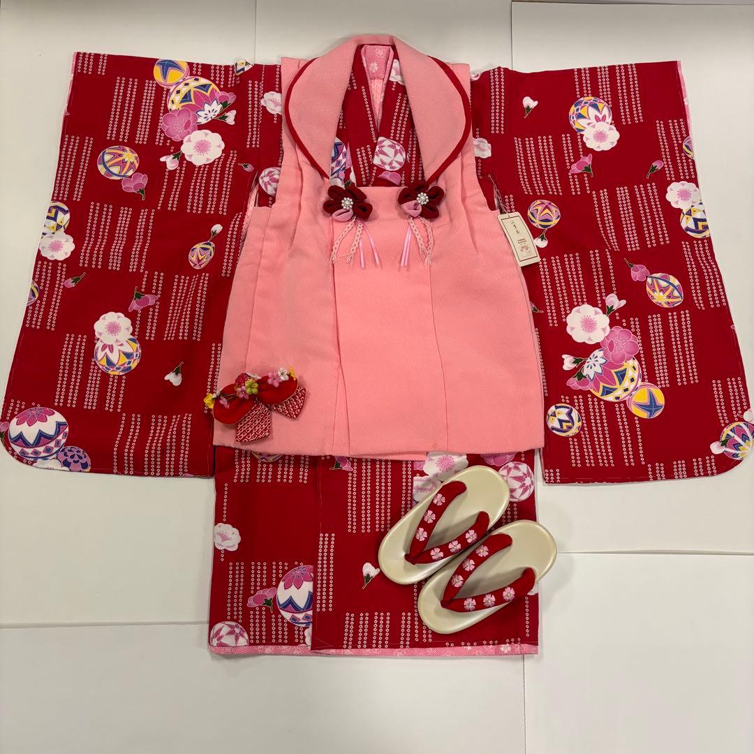 七五三　3歳女の子　着物・被布セット　赤とピンク　可愛い手鞠　桜　鹿子柄　新品