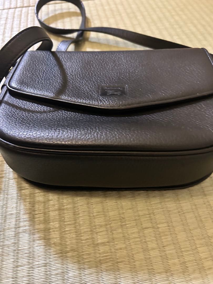 美品✨ BURBERRY バーバリー メッセンジャーバッグ ショルダー 本革 黒