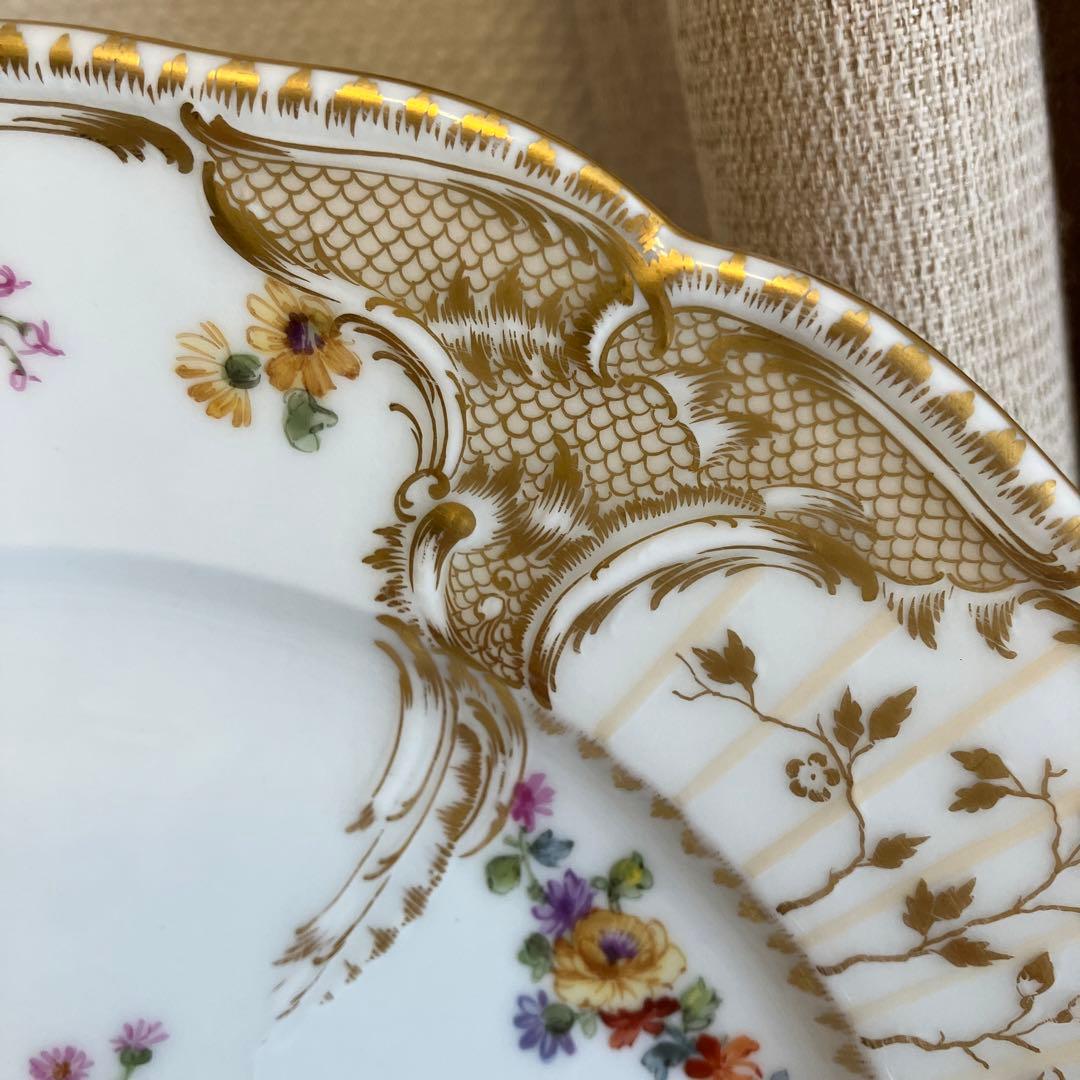 ベルリンKPM    アンティーク　麦わらギクのブーケ金彩プレート