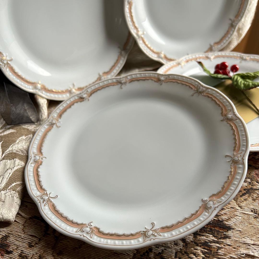 新品ドイツ製 HUTSCHENREUTHER ペールピーチ 美しいケーキプレート