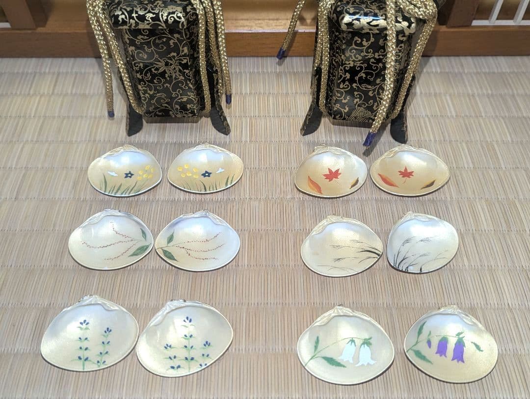 木製雛道具　金蒔絵貝桶一対と貝合わせ用合わせ貝