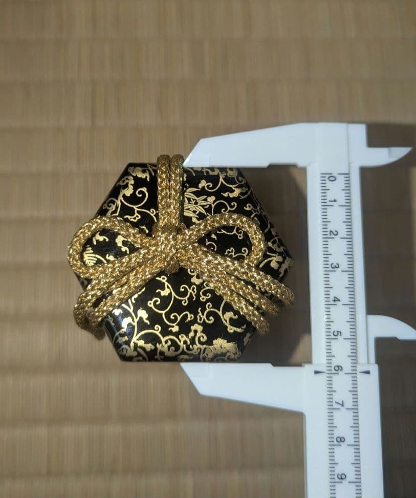 木製雛道具　金蒔絵貝桶一対と貝合わせ用合わせ貝