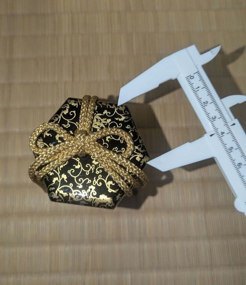 木製雛道具　金蒔絵貝桶一対と貝合わせ用合わせ貝