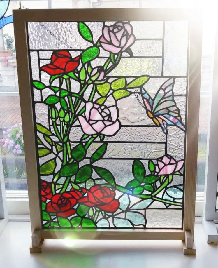 ステンドグラス　ピンクと赤いバラと蝶のパネル　特大サイズ