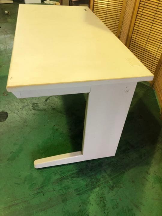 机　　　スチールデスク