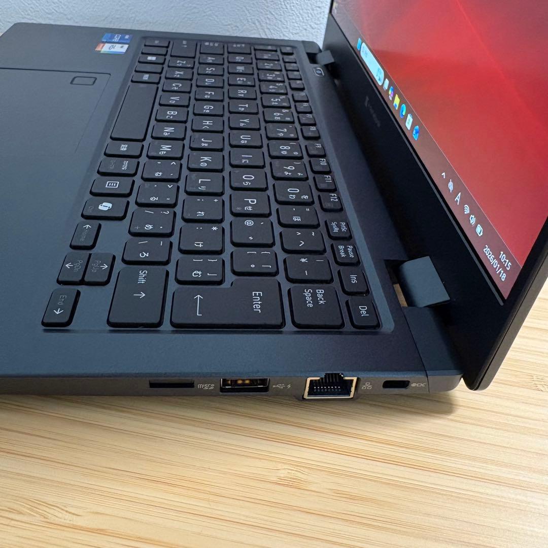 美品 東芝 2025年モデル 第13世代 i7 32GB/512GB 軽型