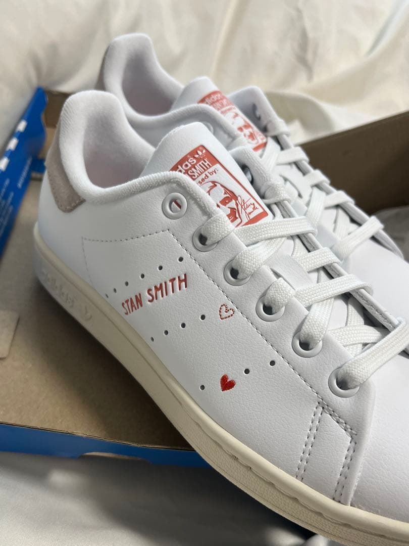 新品未使用　アディダス スタンスミス （ハート バレンタインIG8482）