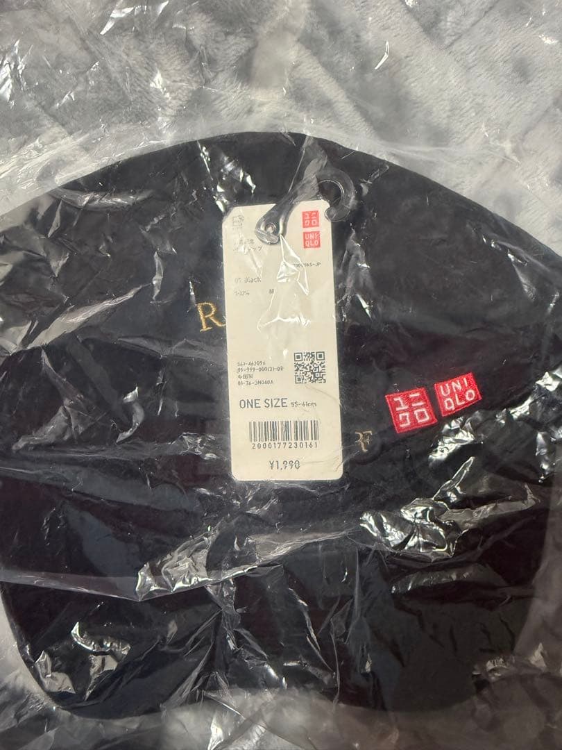 ユニクロ ロジャーフェデラーRFロゴ キャップ 黒金