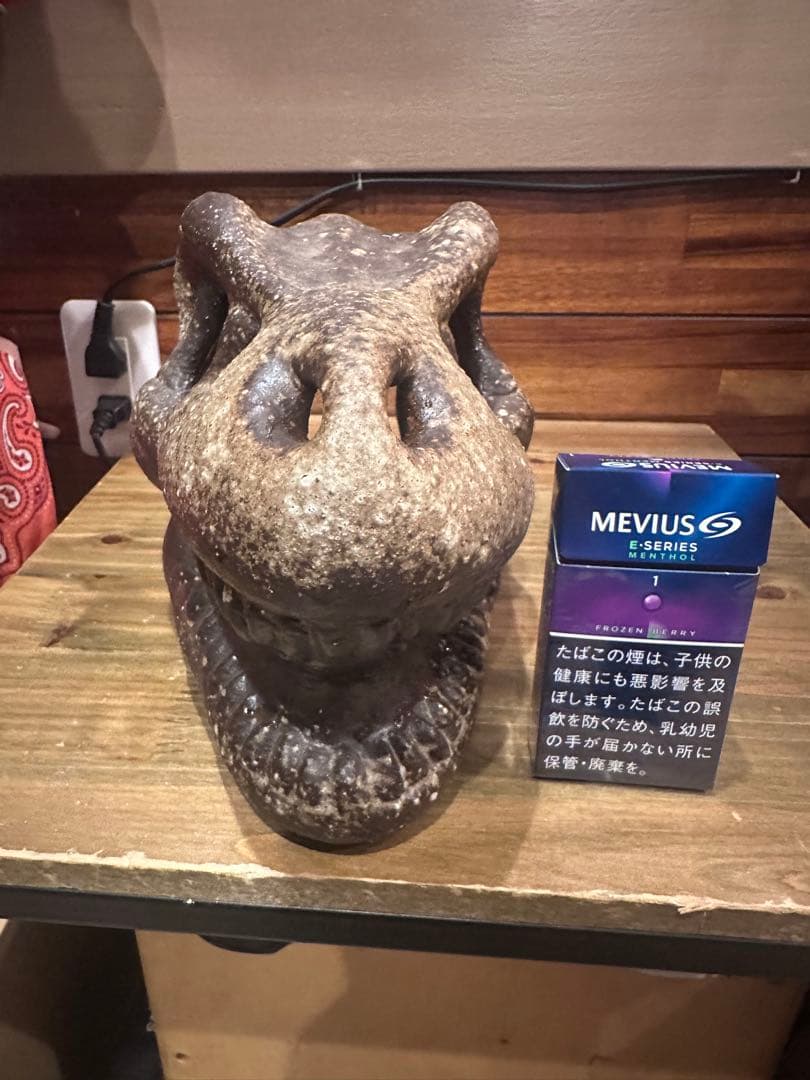 信楽焼　恐竜頭インテリア