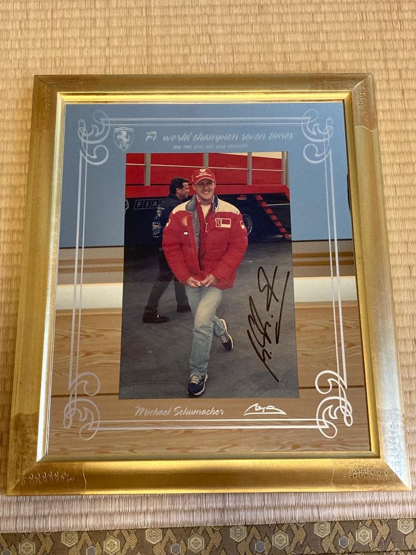 M・シューマッハ 　サイン入りフォト（額装あり）