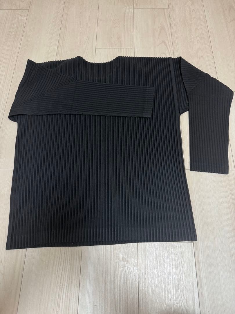 HOMME PLISSÉ ISSEY MIYAKE ブラック長袖カットソー