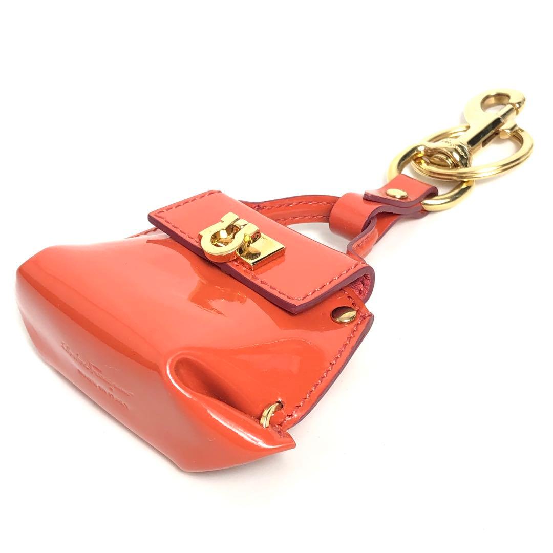 サルヴァトーレフェラガモ キーホルダー チャーム バッグモチーフ オレンジ