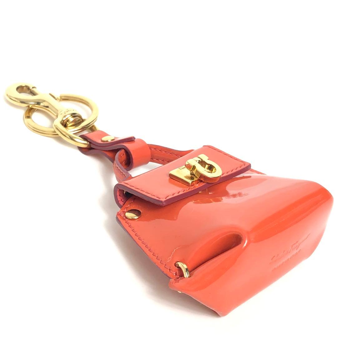 サルヴァトーレフェラガモ キーホルダー チャーム バッグモチーフ オレンジ