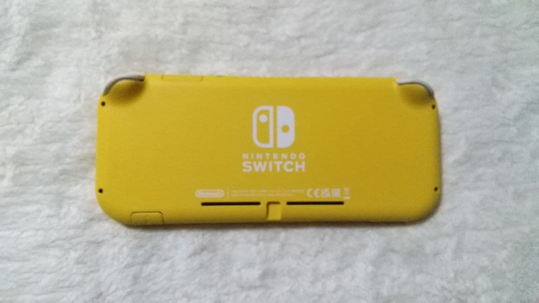新品同様 NintendoSwitch Liteイエロー未使用に近いぴえんネコ