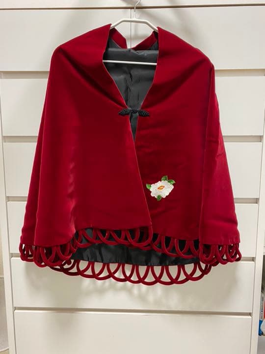 【期間限定値下】着物ベルベットケープ（白椿の刺繍）