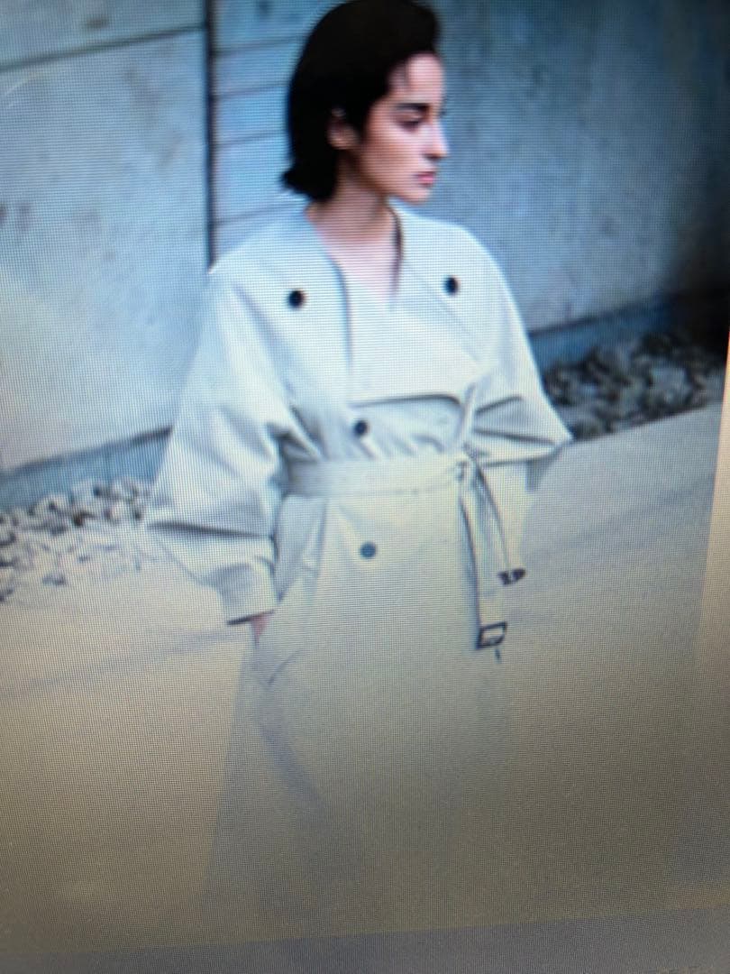 ⭐︎美品COLUMN ⭐︎デザイントレンチコート