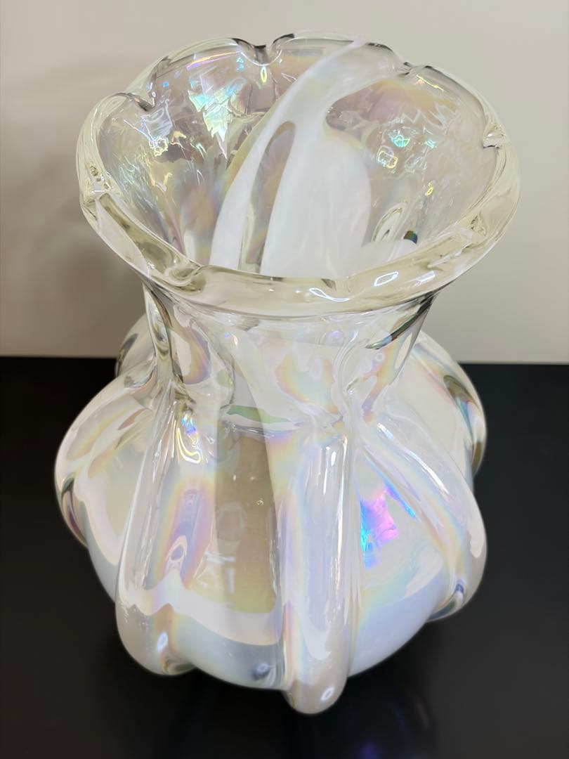 虹色の大型ガラス花瓶