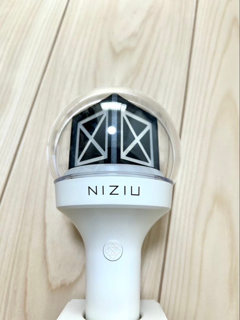 NiziU 公式ペンライト ストラップ付き