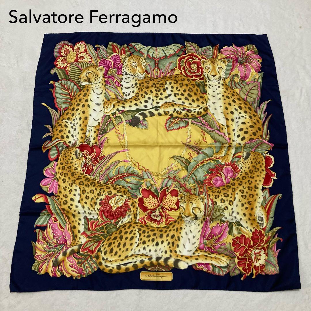希少Salvatore Ferragamo シルク100%イタリア製大判スカーフ