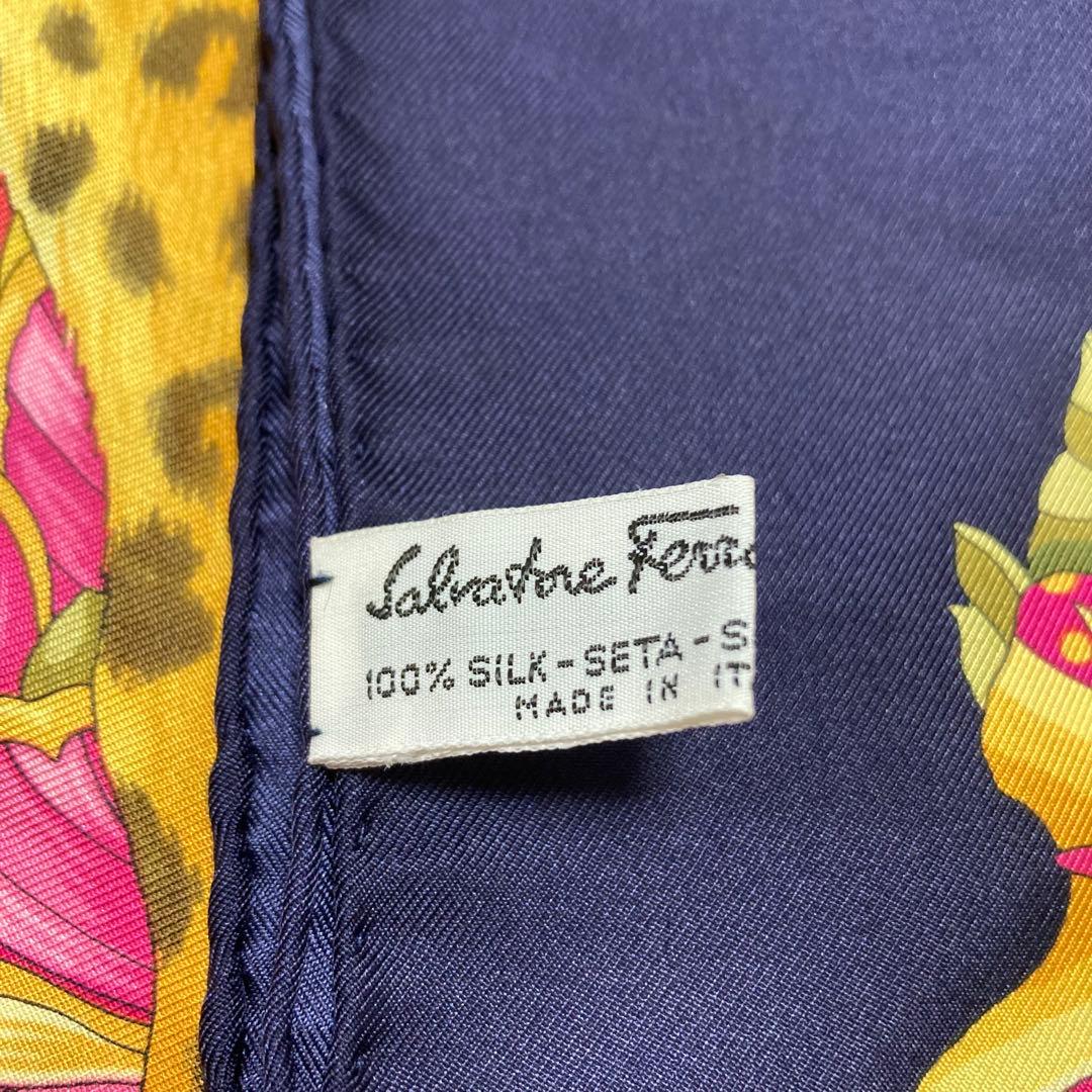 希少Salvatore Ferragamo シルク100%イタリア製大判スカーフ