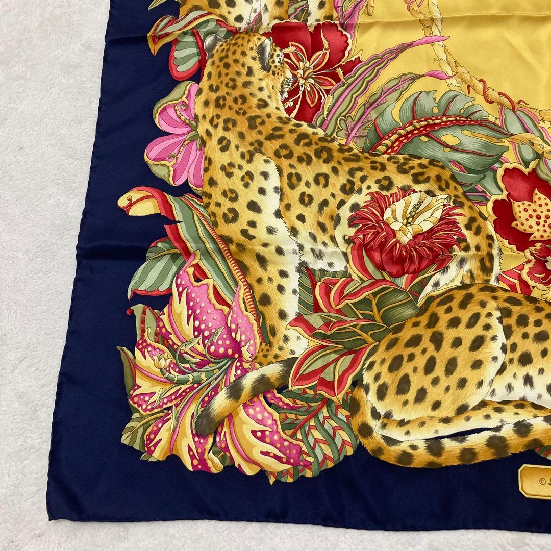 希少Salvatore Ferragamo シルク100%イタリア製大判スカーフ