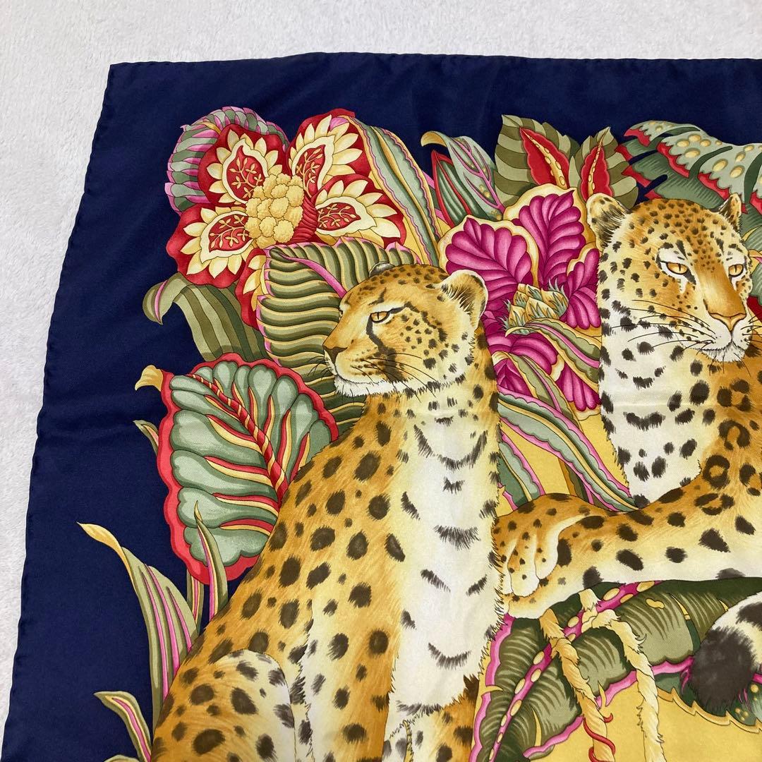 希少Salvatore Ferragamo シルク100%イタリア製大判スカーフ