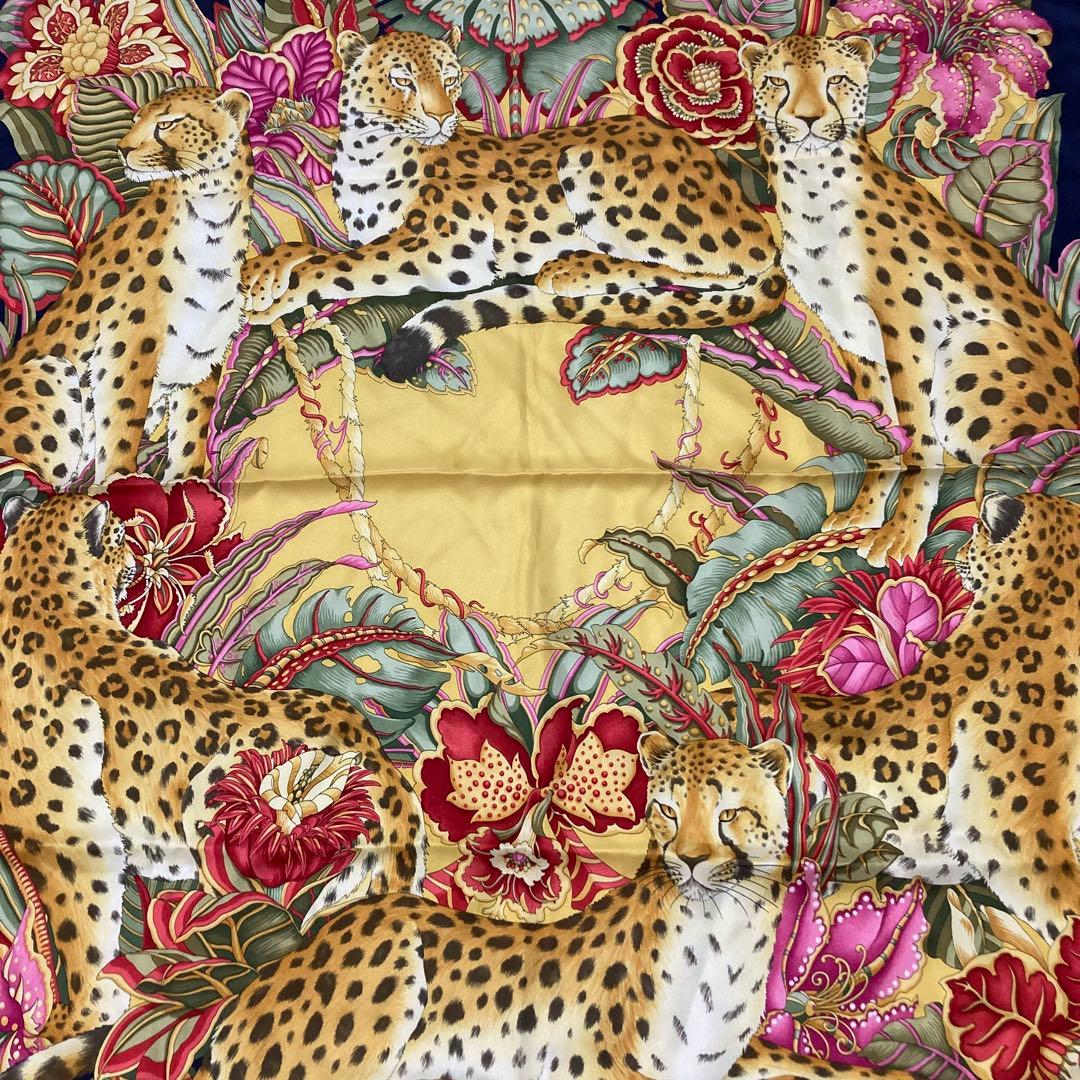 希少Salvatore Ferragamo シルク100%イタリア製大判スカーフ
