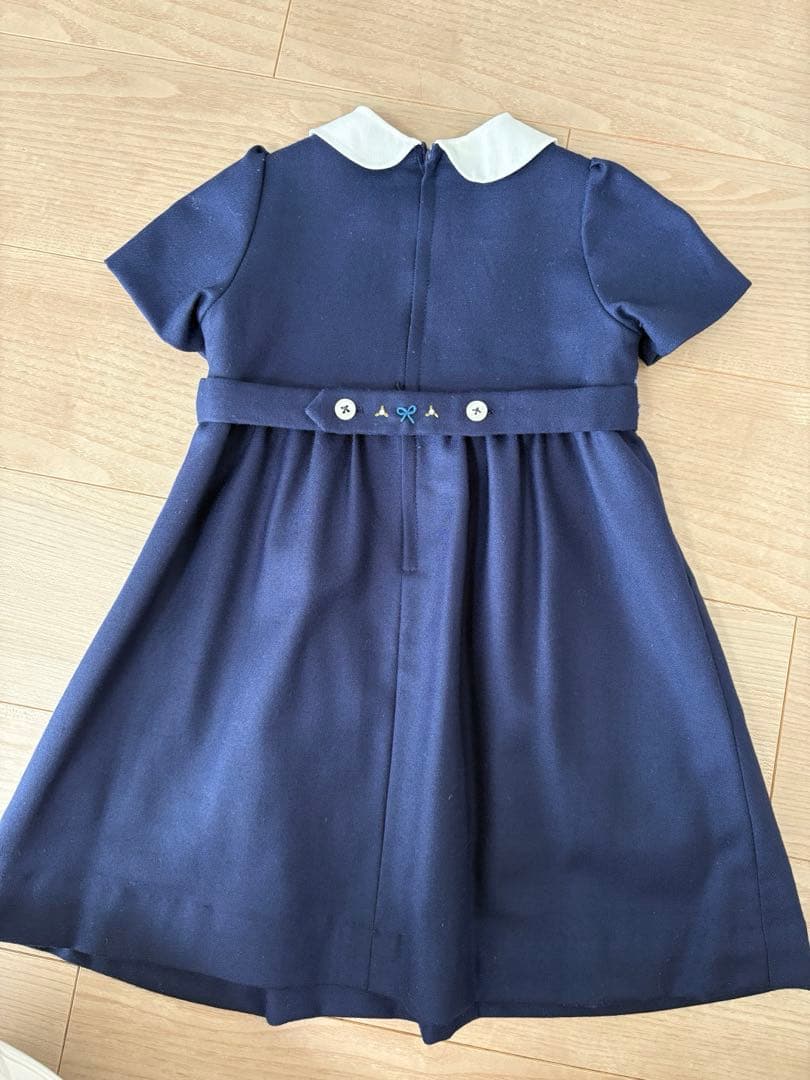 白金よつば　紺色 半袖ワンピース 刺繍入り　95