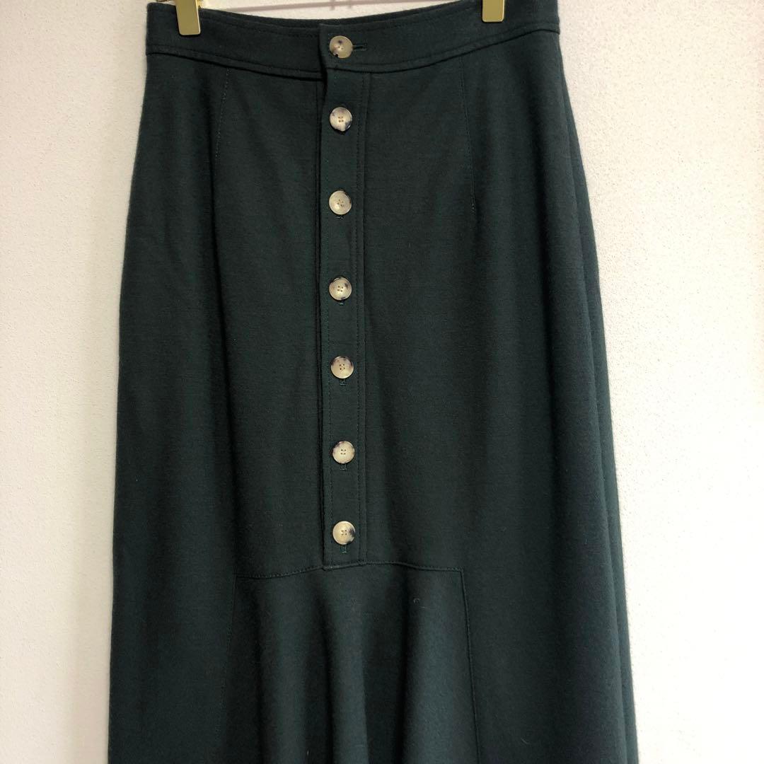 美品後ろボタンペプラムスカート36