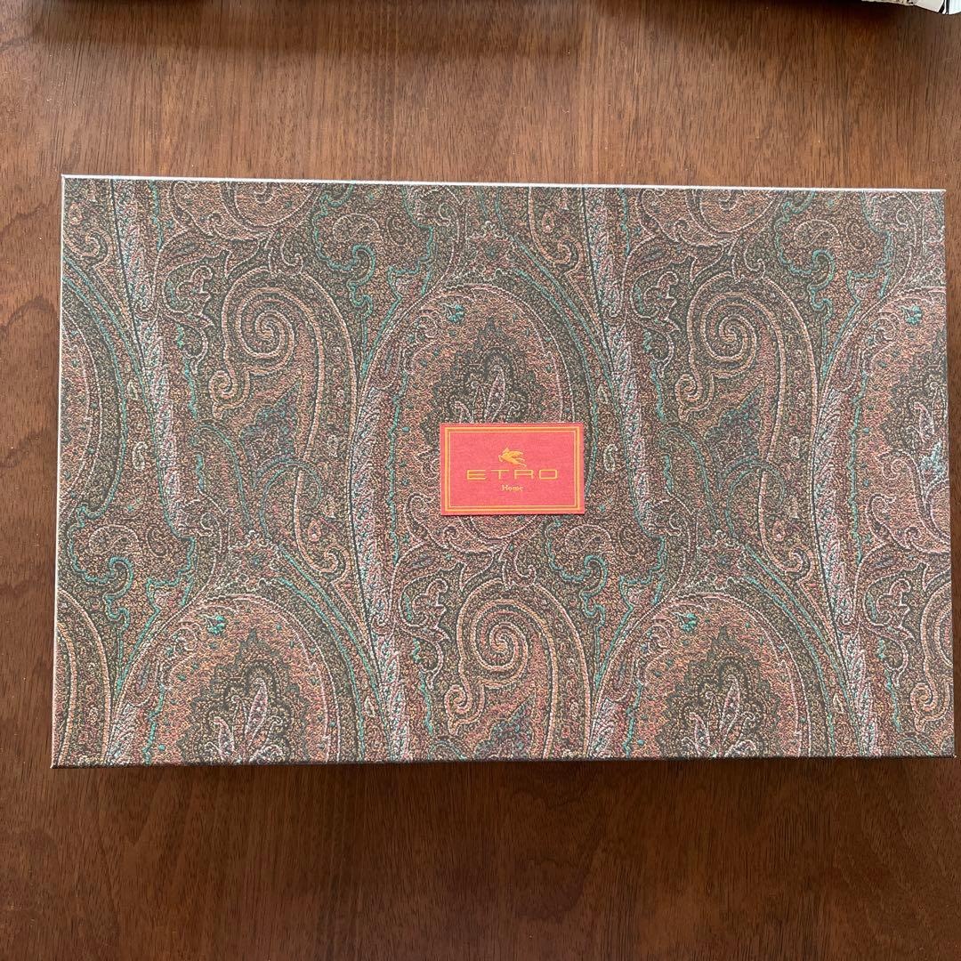 エトロペイズリー柄のテーブルランナー