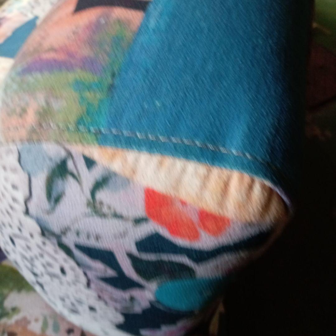 斬新カラフルポップ　パッチワーク柄　カウチソファー　共布クッション付き