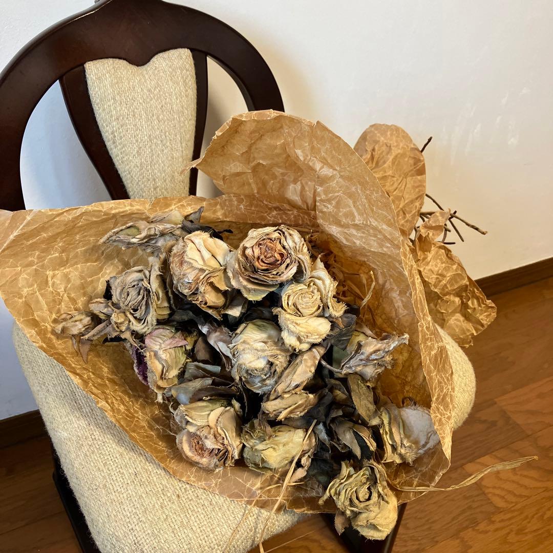 インゲボルグ　枯れた感じの薔薇の花束