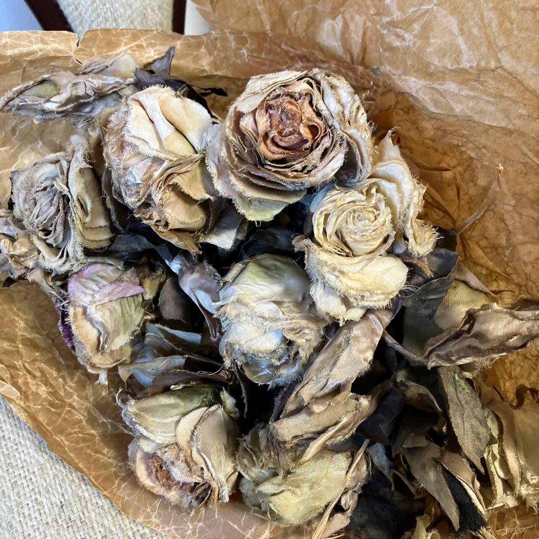 インゲボルグ　枯れた感じの薔薇の花束
